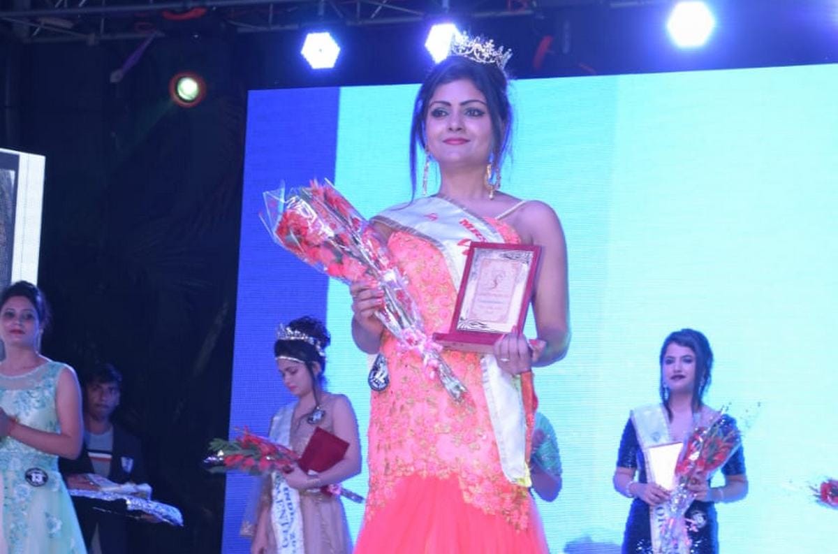 Varanasi two daughter in law become mrs india 2018 title