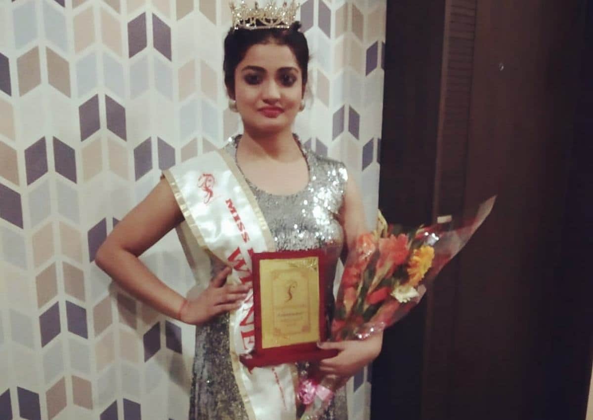 Varanasi two daughter in law become mrs india 2018 title