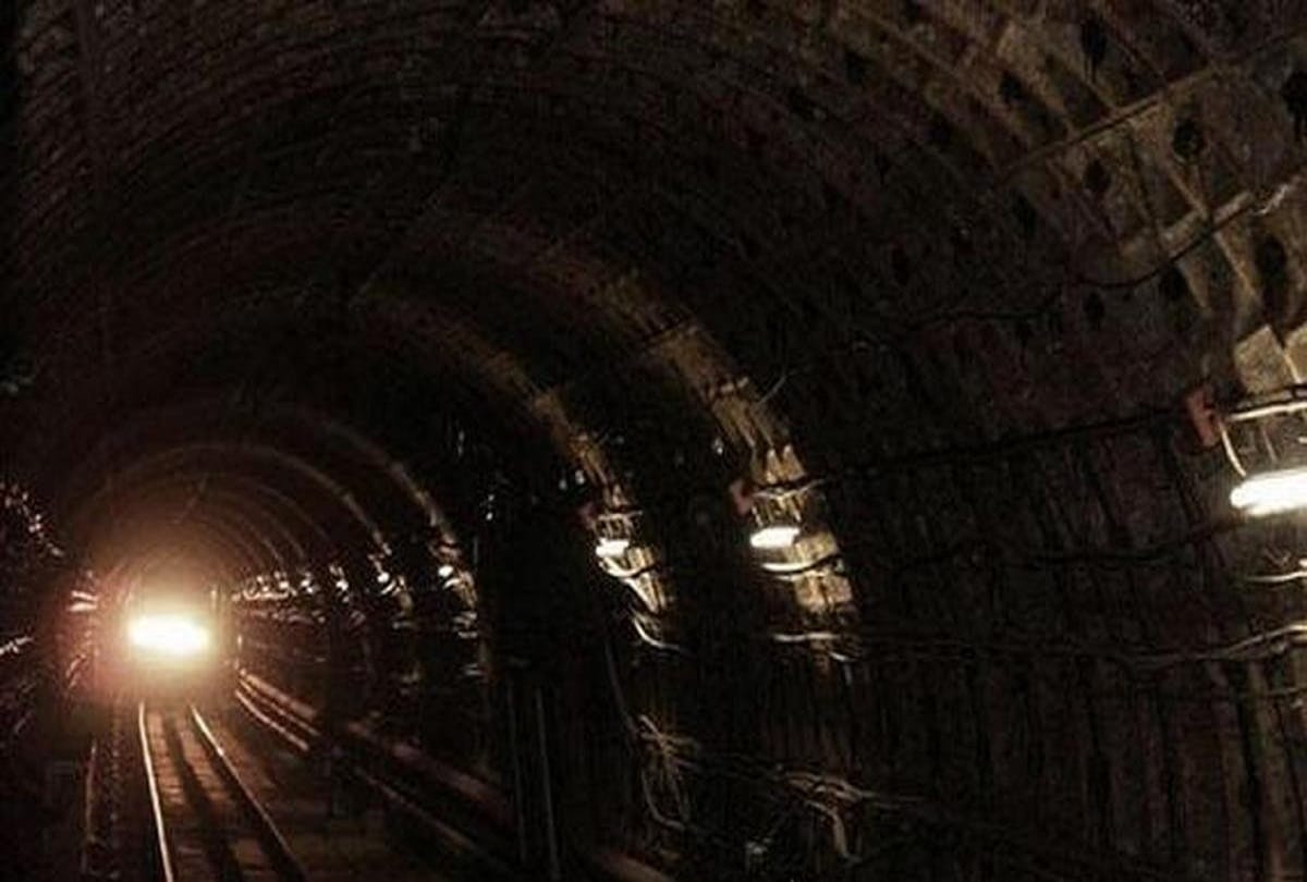 mysterious story when a train entered Into the tunnel disappeared mysteriously