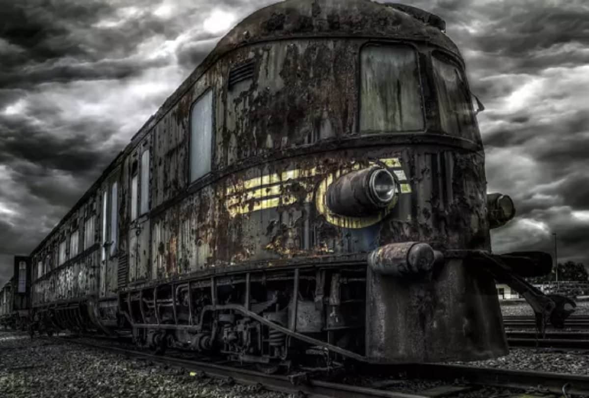 Mysterious train story when a train entered into the tunnel  mysteriously disappeared