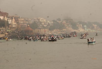Varanasi Boat News: वाराणसी में बड़े नावों का संचालन कुछ शर्तों के साथ शुरू, जानें क्या हैं नियम? Varanasi Boat News: Operation of big boats started in Varanasi with some conditions, know what are the rules?