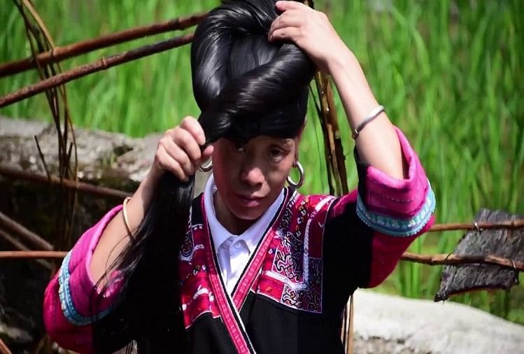 यहां इस तरह महिलाओं की उम्र का लगाते हैं पता, पतियों के सामने ही ये काम  करने की है अनुमति - China Red Yao Hill Tribe Long Hair Care Secret Chinese  Red