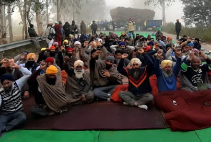 Farmers sitting on strike in Hoshiarpur of punjab
