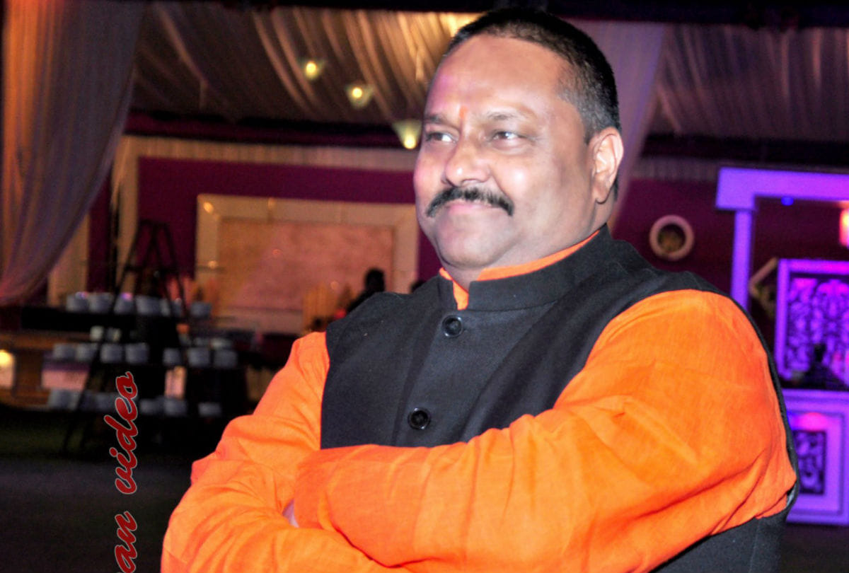 BJP leader vijay shivhare threatens police video goes viral in agra