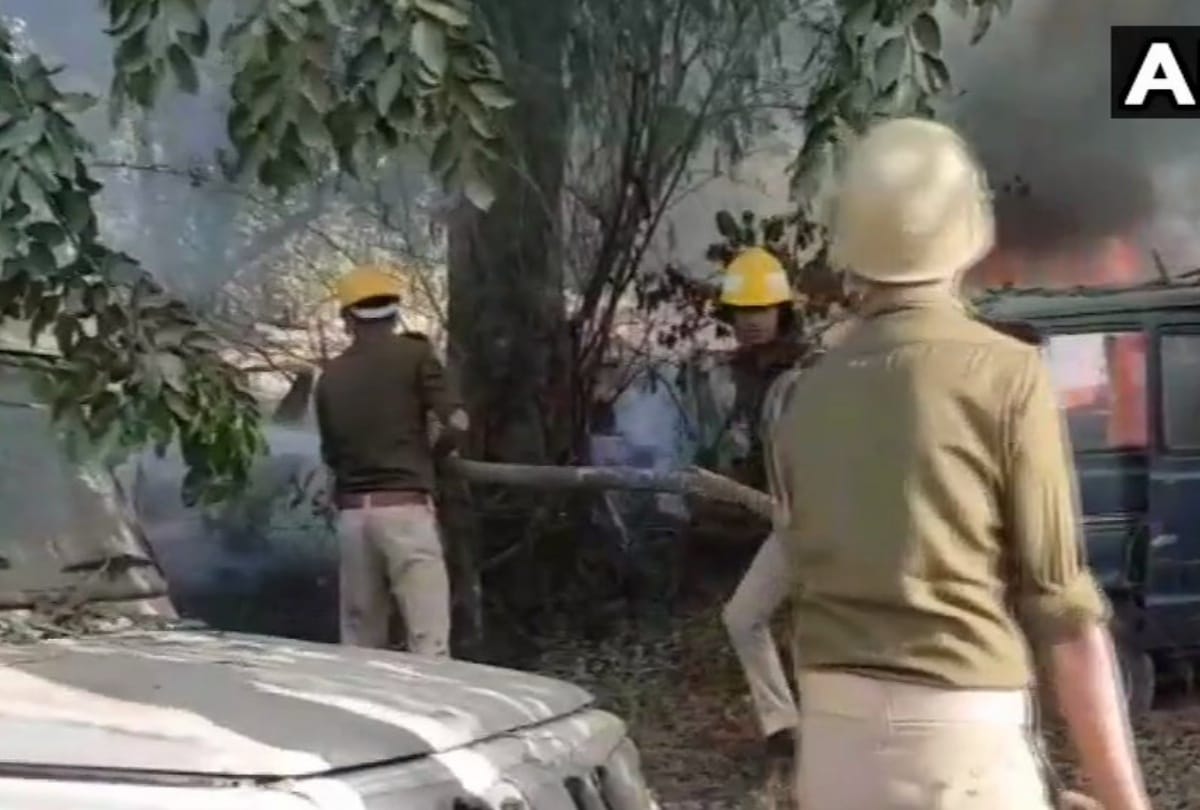 clash between two groups for alleged cow slaughter in bulandshahr 1 inspector and 1 other die photos