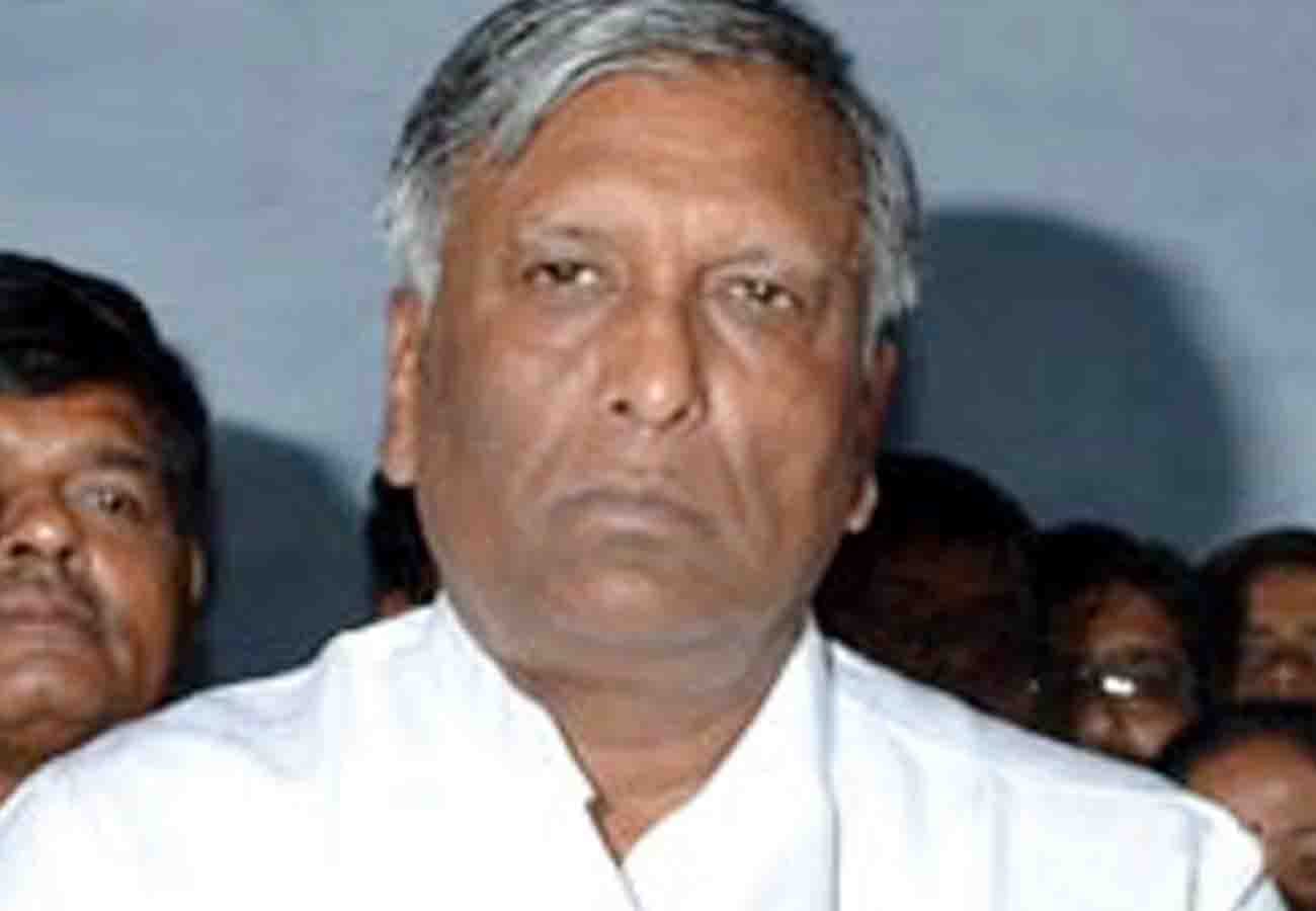 Former Cabinet Minister Shiv Kumar Beria  expelled from Samajwadi Party for six years