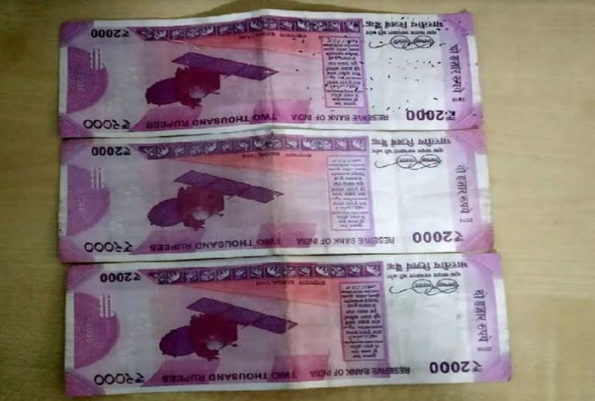 Taxi Driver arrested with fake notes of two thousand In agra