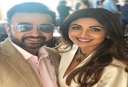 shilpa shetty yoga asanas on monday for fitness