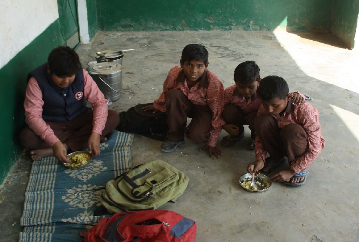 Meerut, Kids in primary schools of Western UP are not getting food and book
