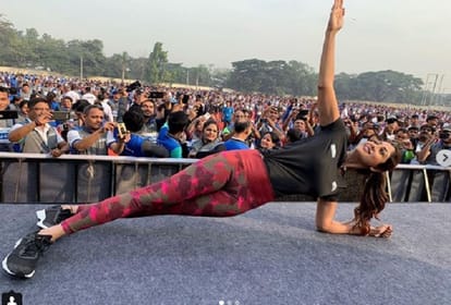 shilpa shetty yoga asanas on monday for fitness