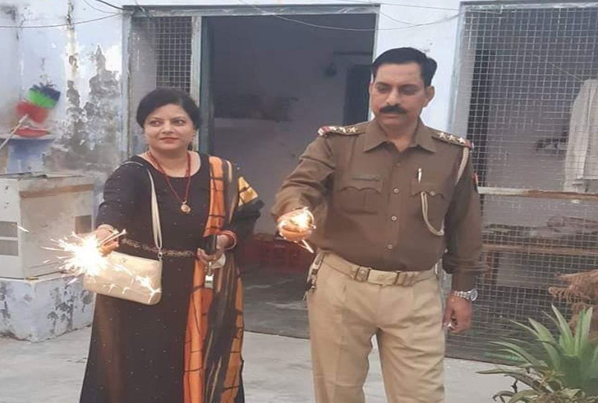 bulandshahr clash Inspector Subodh Kumar wife crying in post mortem house