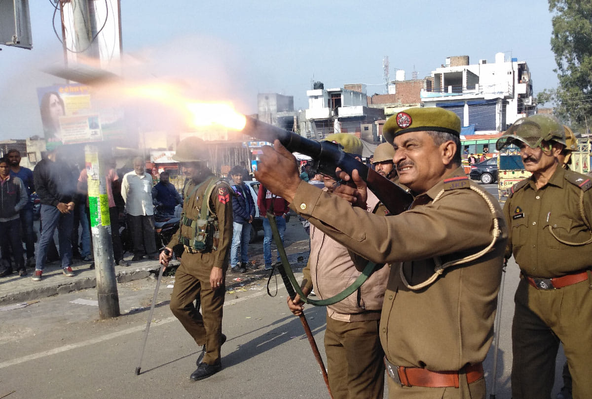 Jammu kashmir police will use Black pepper for stone pelters in jammu kashmir