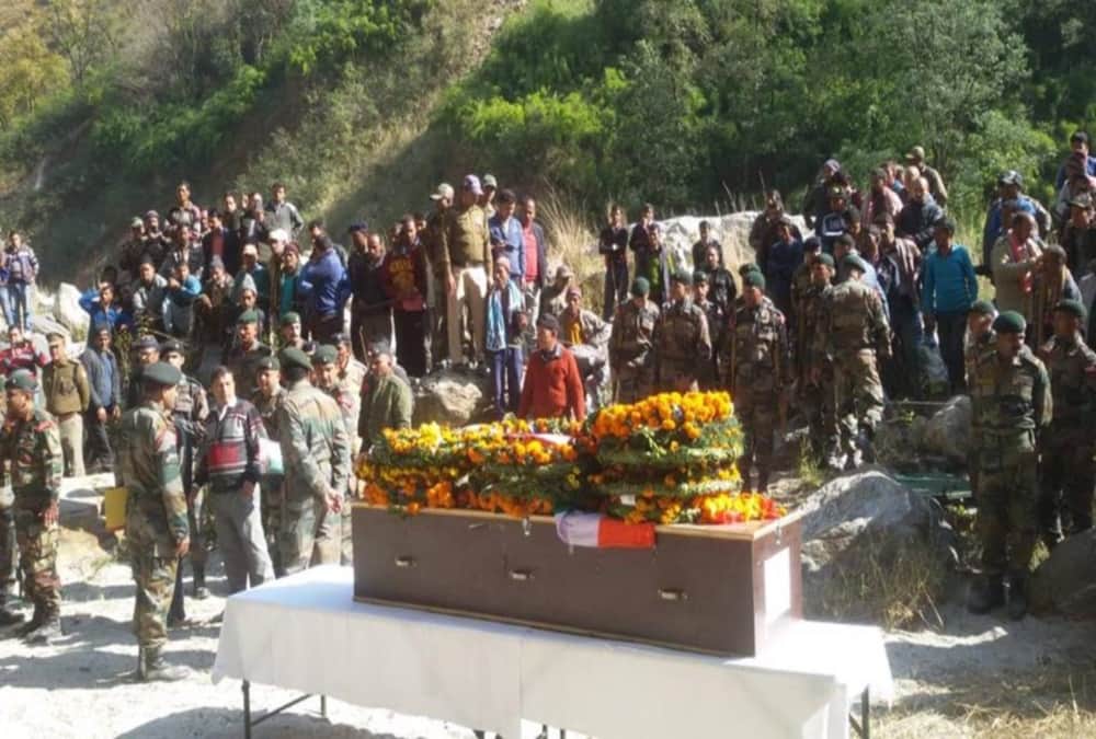 DM Swati Bhadauria Unconscious During Martyr Surjit Funeral in gopeshwar