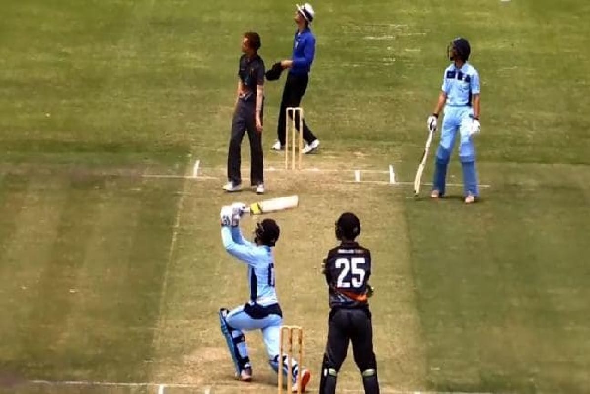 ollie davies smashed double century with consecutive sixes in an over