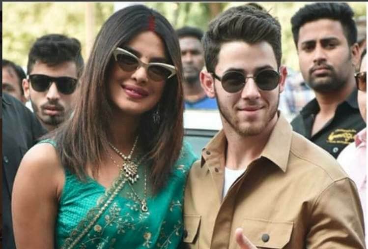 priyanka chopra and nick jonas toy in the market like taimur