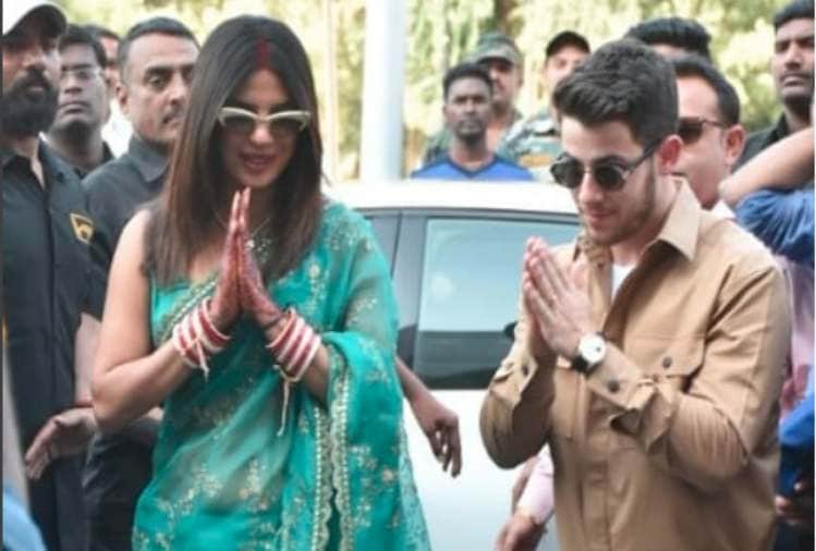 priyanka chopra and nick jonas toy in the market like taimur