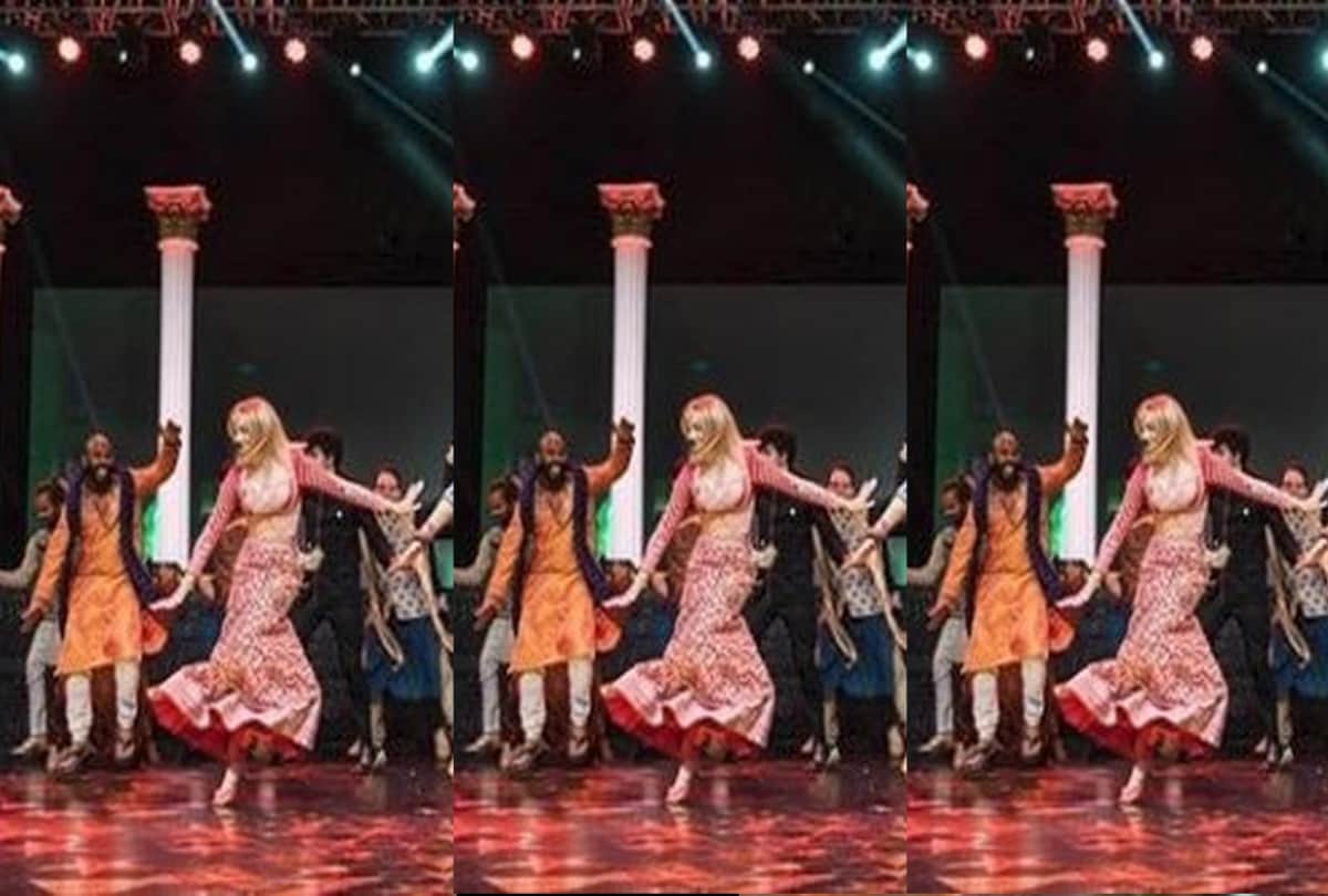 Priyanka Chopra Nick Jonas wedding sangeet ceremony sophie turner looks gorgeous in red lehenga
