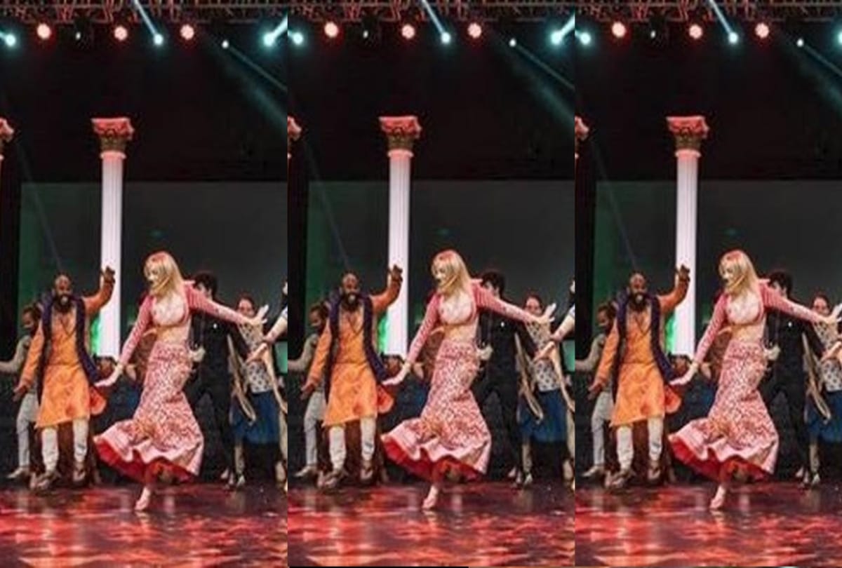 Priyanka Chopra Nick Jonas wedding sangeet ceremony sophie turner looks gorgeous in red lehenga
