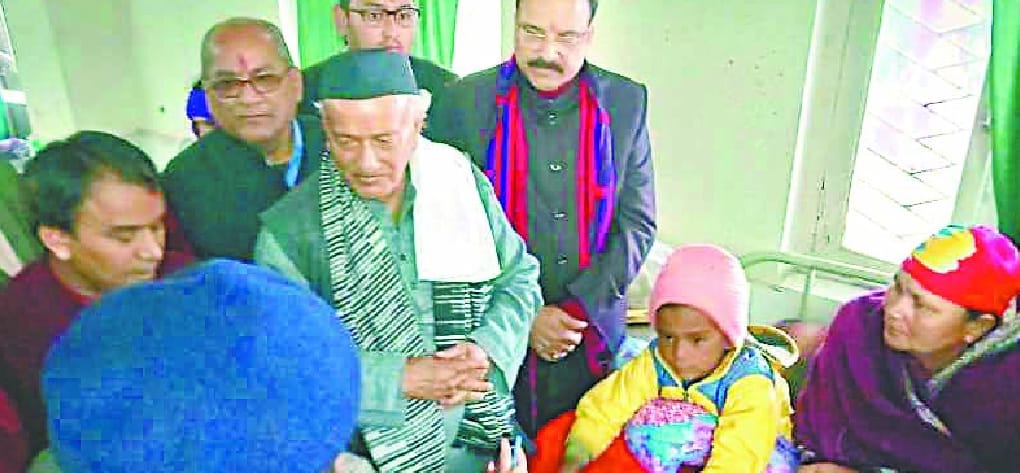 vishaakt bhojan ke shikaar 11 aur pahunche aspataal