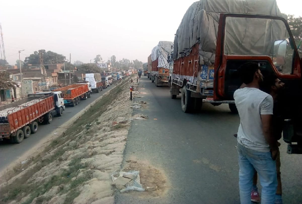 Trains stopped due to traffic jams on Sitapur-Lucknow Highway
