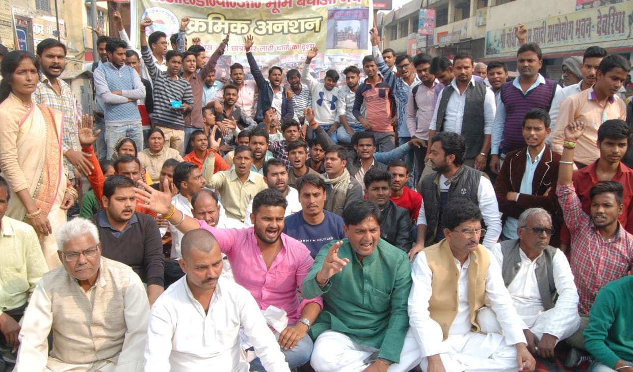 बीआरडी प्रकरण को लेकर छात्रों ने शुरू किया क्रमिक अनशन