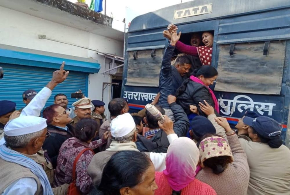 Uttarakhand Agitators arrested during protest Assembly winter session 2018