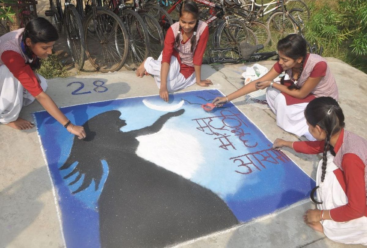 amar ujala aparajita 100 million smiles rangoli competition in agra