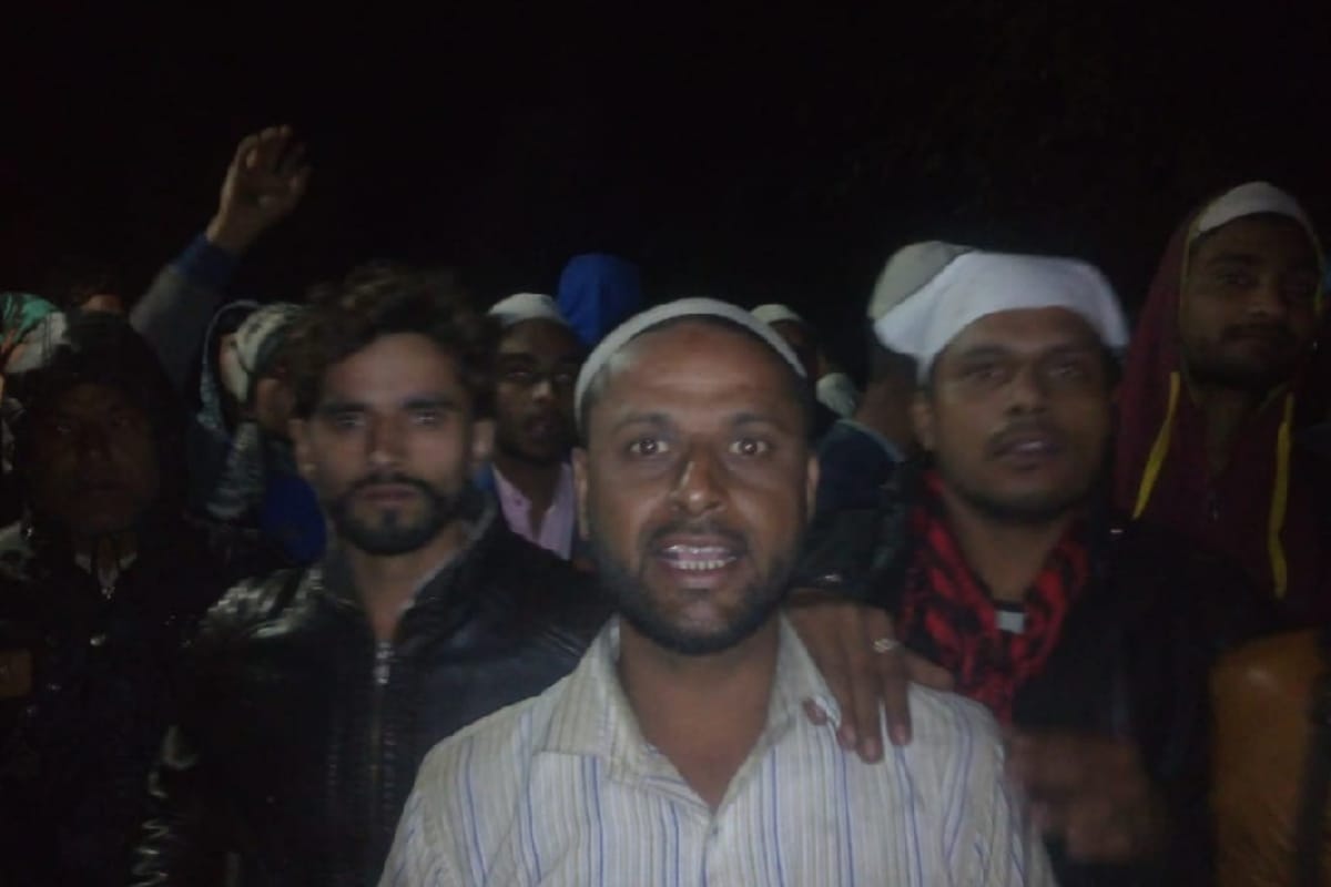 Ijtema: trains standing by all night long after wire broken at Meerut-Bulandshahra railway track