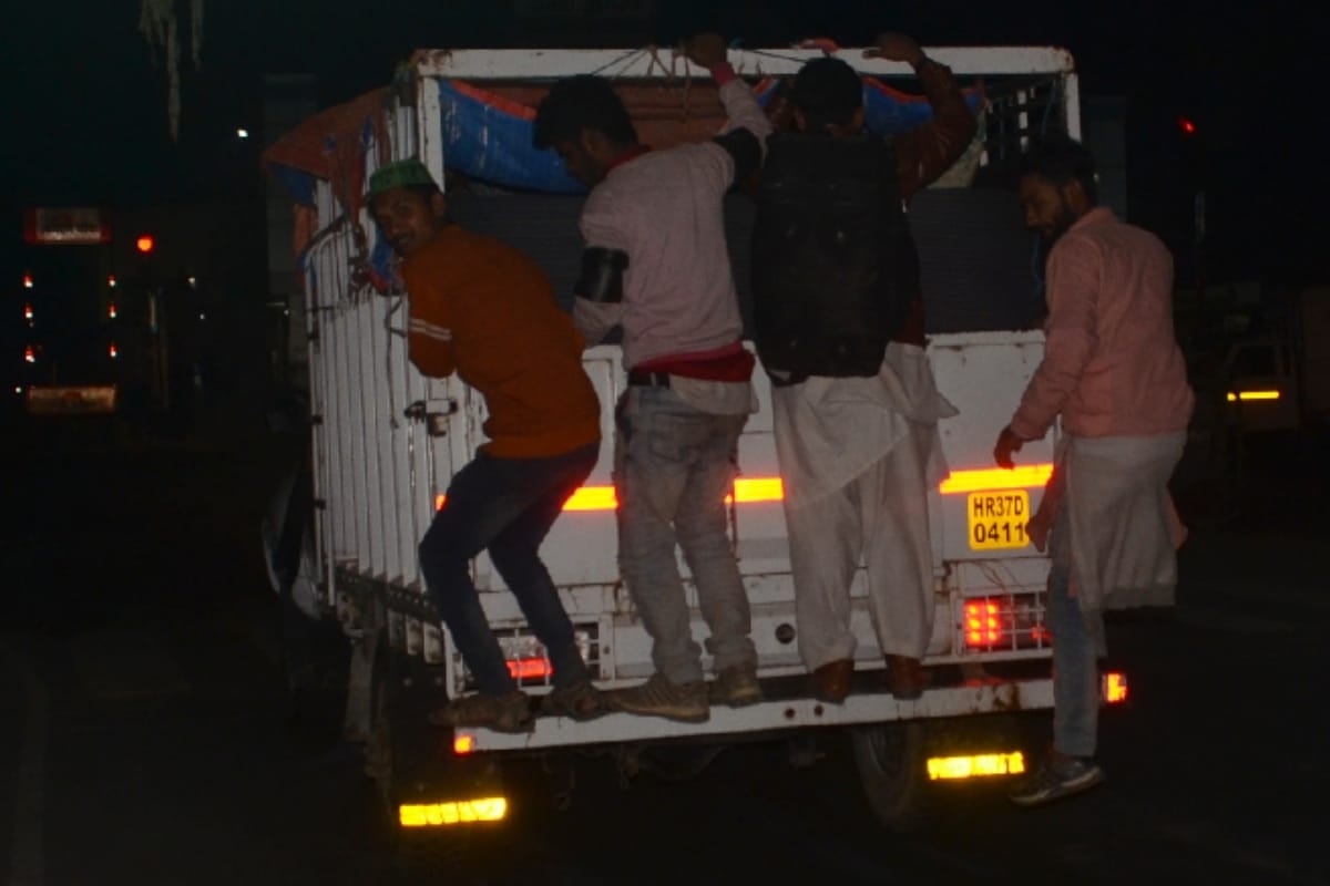 Ijtema: trains standing by all night long after wire broken at Meerut-Bulandshahra railway track