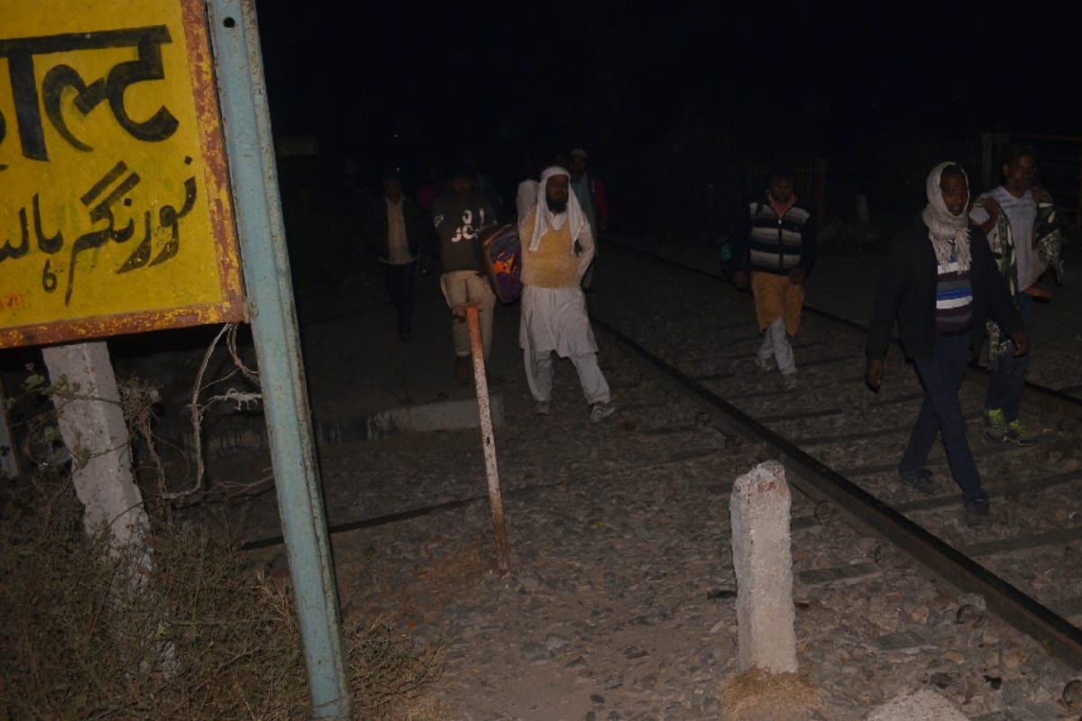 Ijtema: trains standing by all night long after wire broken at Meerut-Bulandshahra railway track