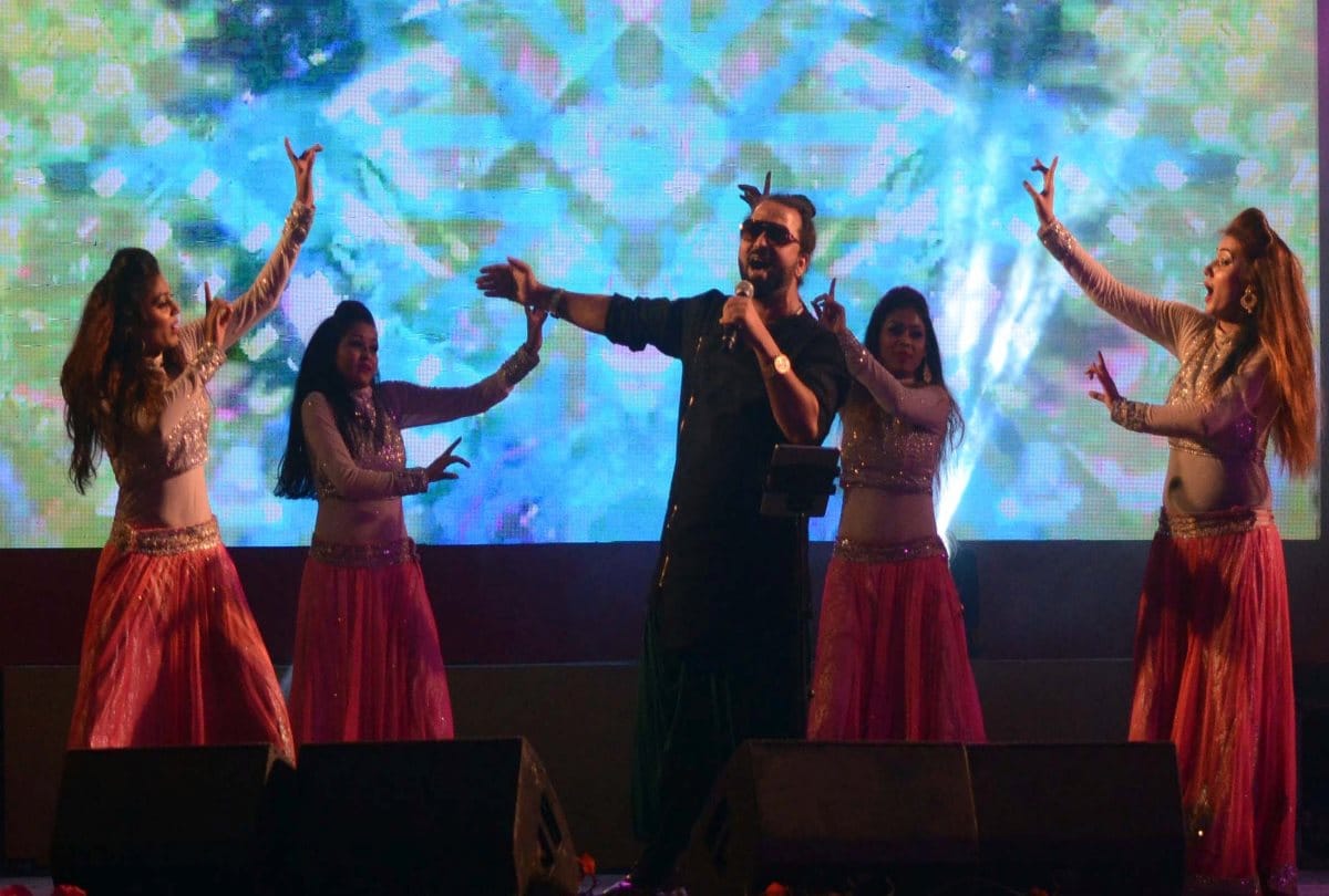 singer brijesh and shirley setia performed in lucknow mahotsav