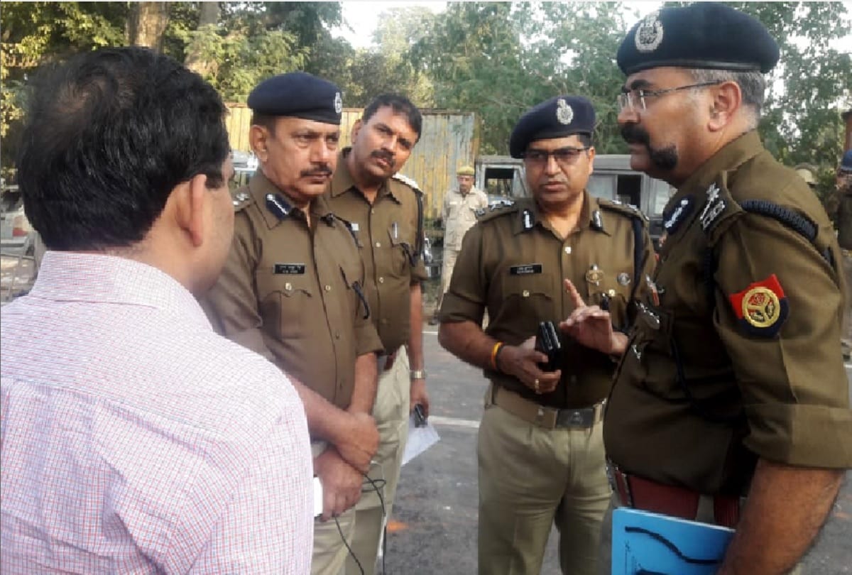 bulandshahr clash Inspectors were stuck alone among rioters