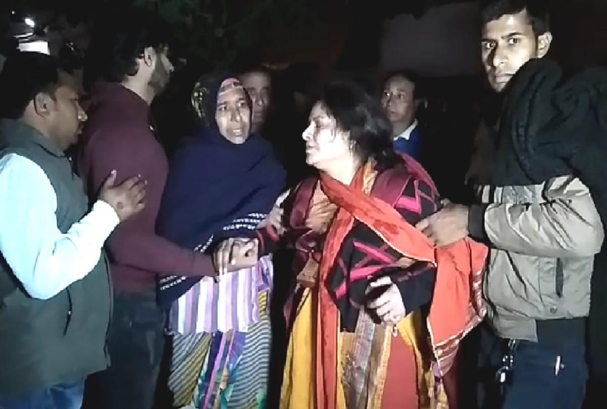 bulandshahr clash Inspector Subodh Kumar wife crying in post mortem house