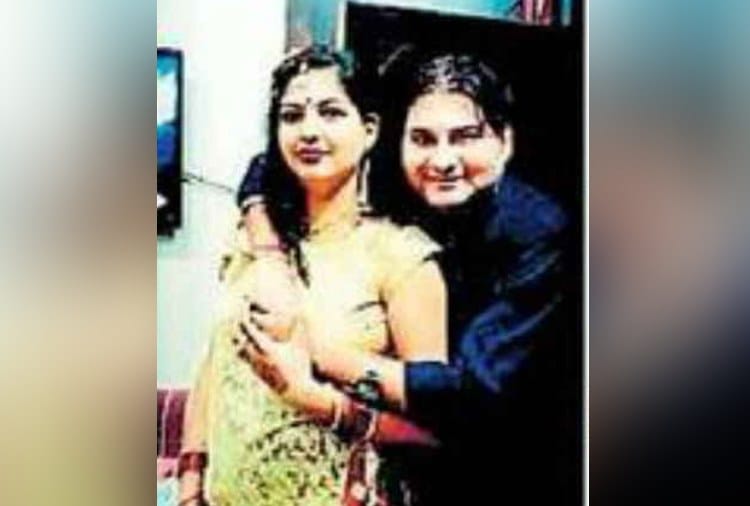 Couple Accident, Wife Death in Road Accident on Marriage Anniversay Day