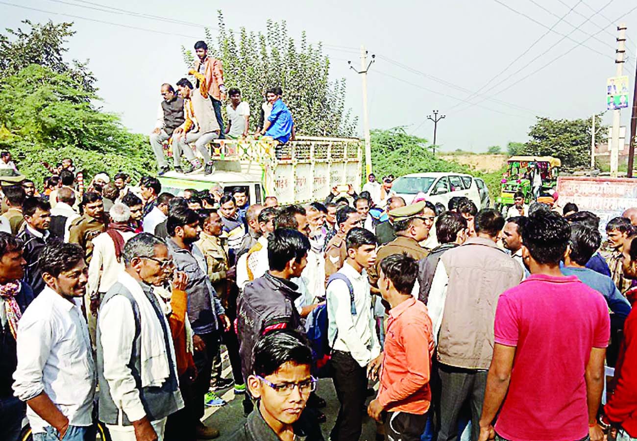firing during kamal sandesh yatra of bjp in etawah