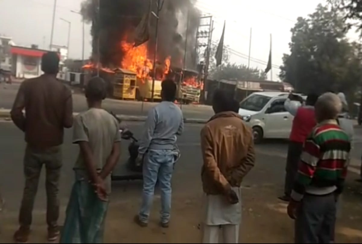 Meerut, three buses were set on fire in uttar pradesh