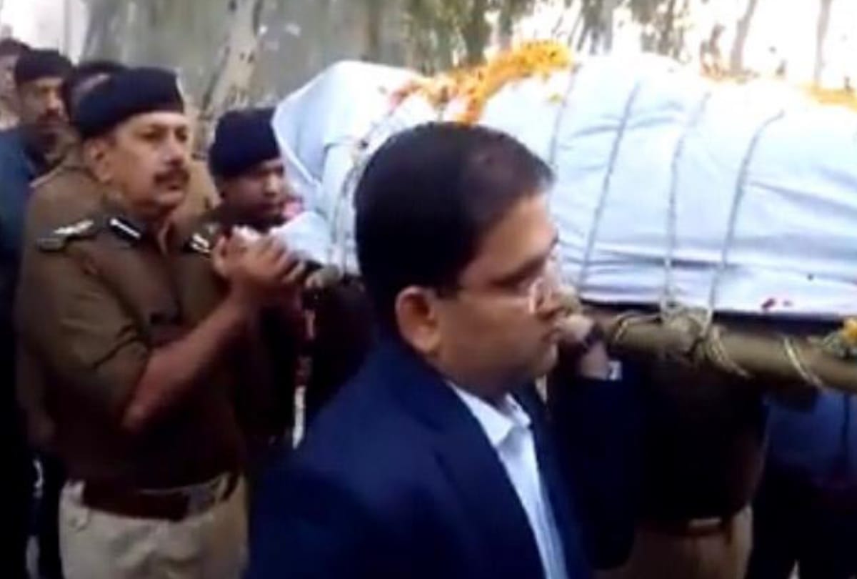 bulandshahr violence tribute paid to martyr inspector subodh in police line adg others salute pics