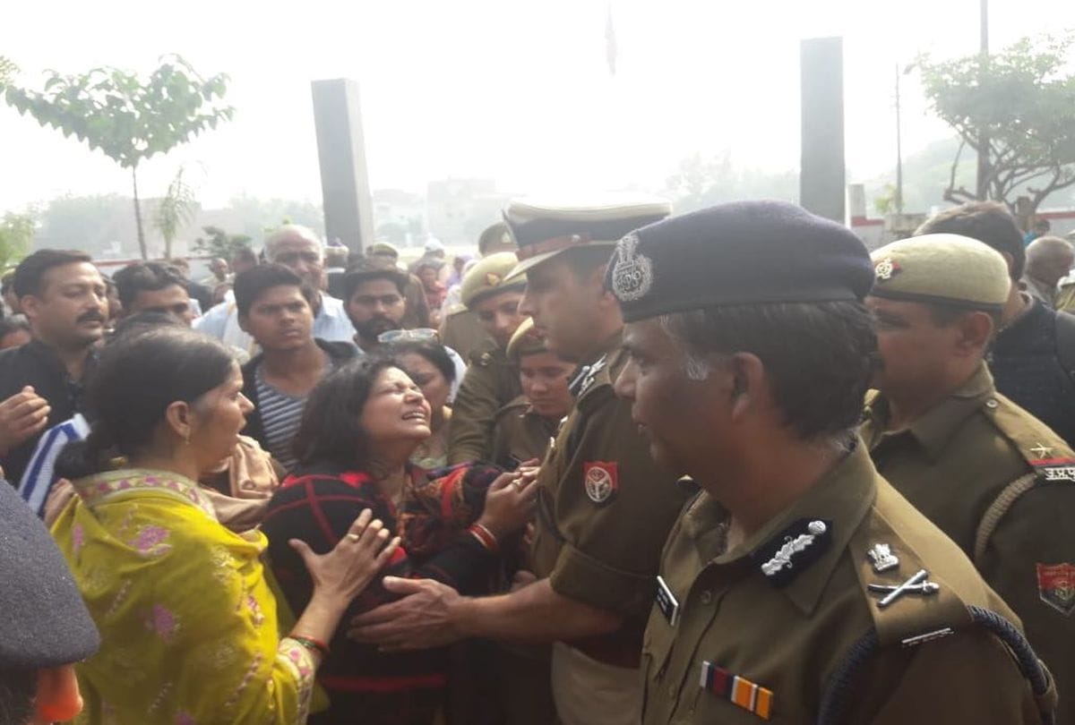 bulandshahr violence inspector subodh kumar's wife crying after his death in etah
