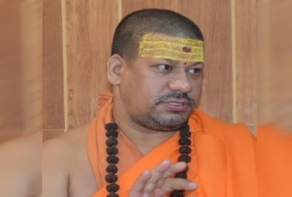 Swami Kailashanand attack on Asaduddin Owaisi for pm modi