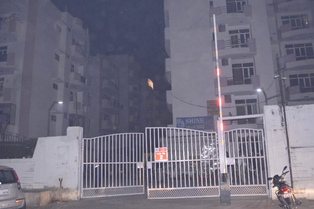 UP: meerut School girl death by falling from Supertech Building CCTV footage revealed in reality
