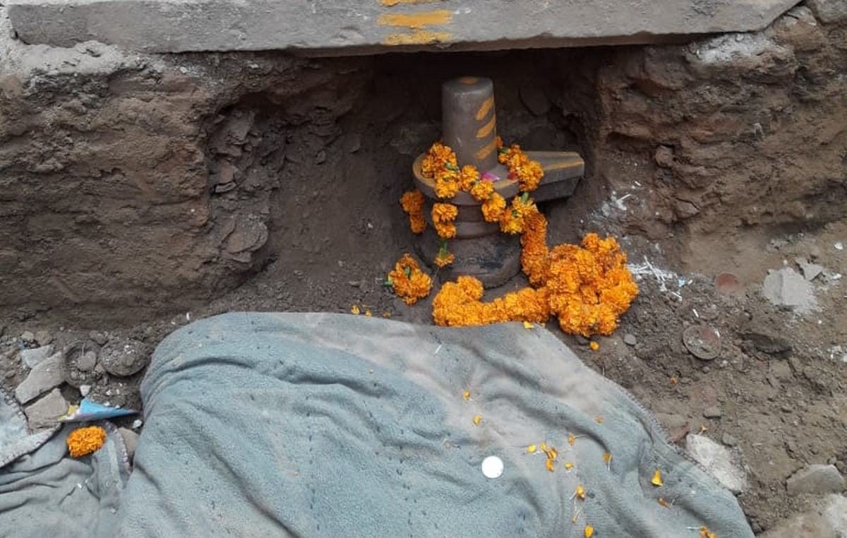 Another shivling found in kashi vishwanath corridor digging
