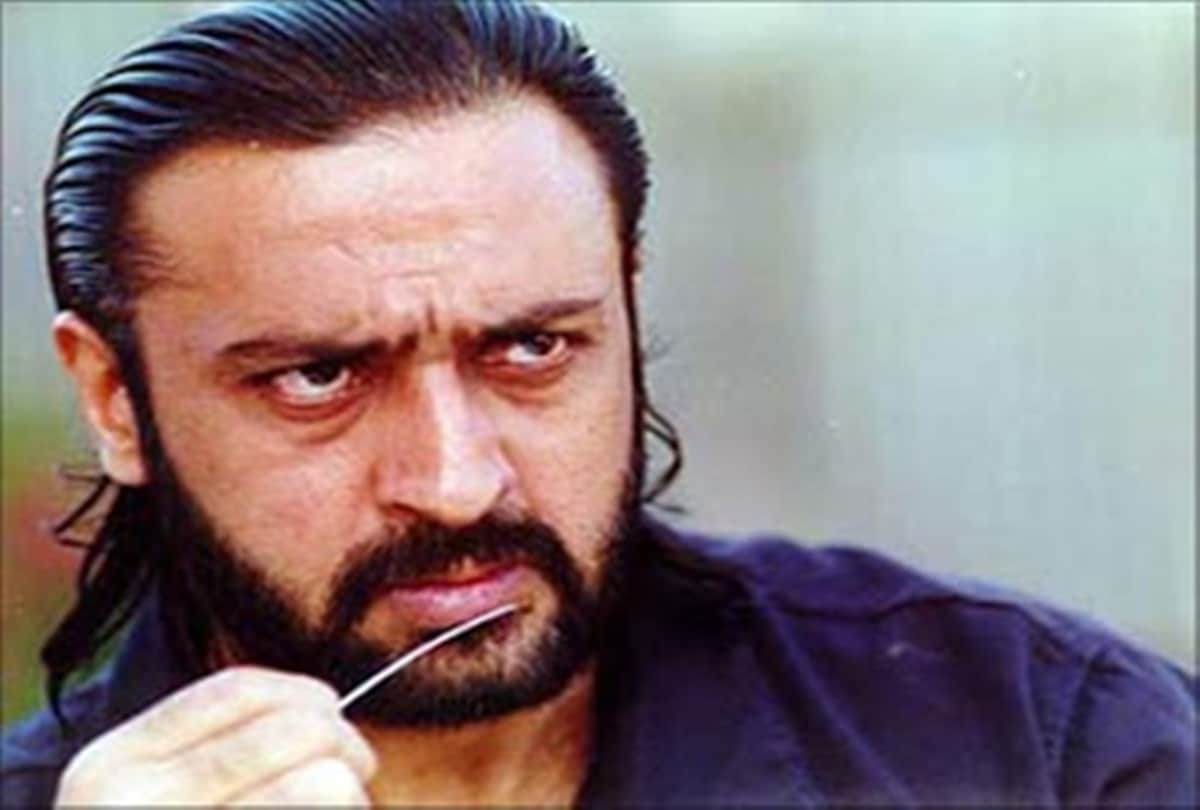 MS Dhoni's new haircut has Gulshan Grover urging him saysThat will be mere dhande pe laat’