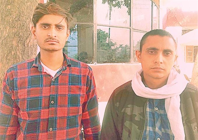 Plunder with car rider family by putting nail strap
