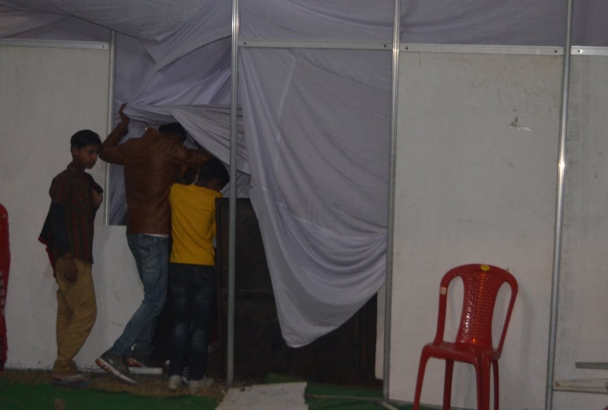 lucknow mahotsav lathi charge