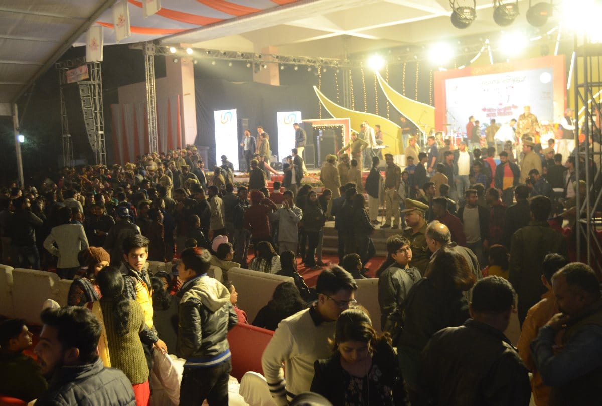lucknow mahotsav lathi charge