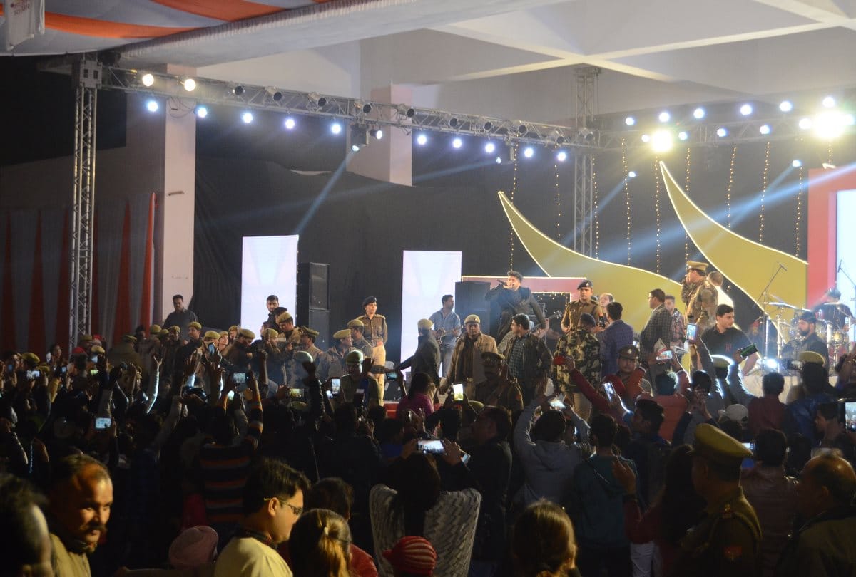 lucknow mahotsav lathi charge