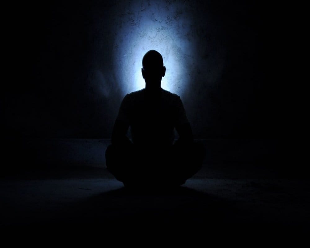 Know the health benefits of Muladhar chakra mudra