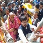 बांकेबिहारी के दर्शन करते गृहमंत्री राजनाथ सिंह