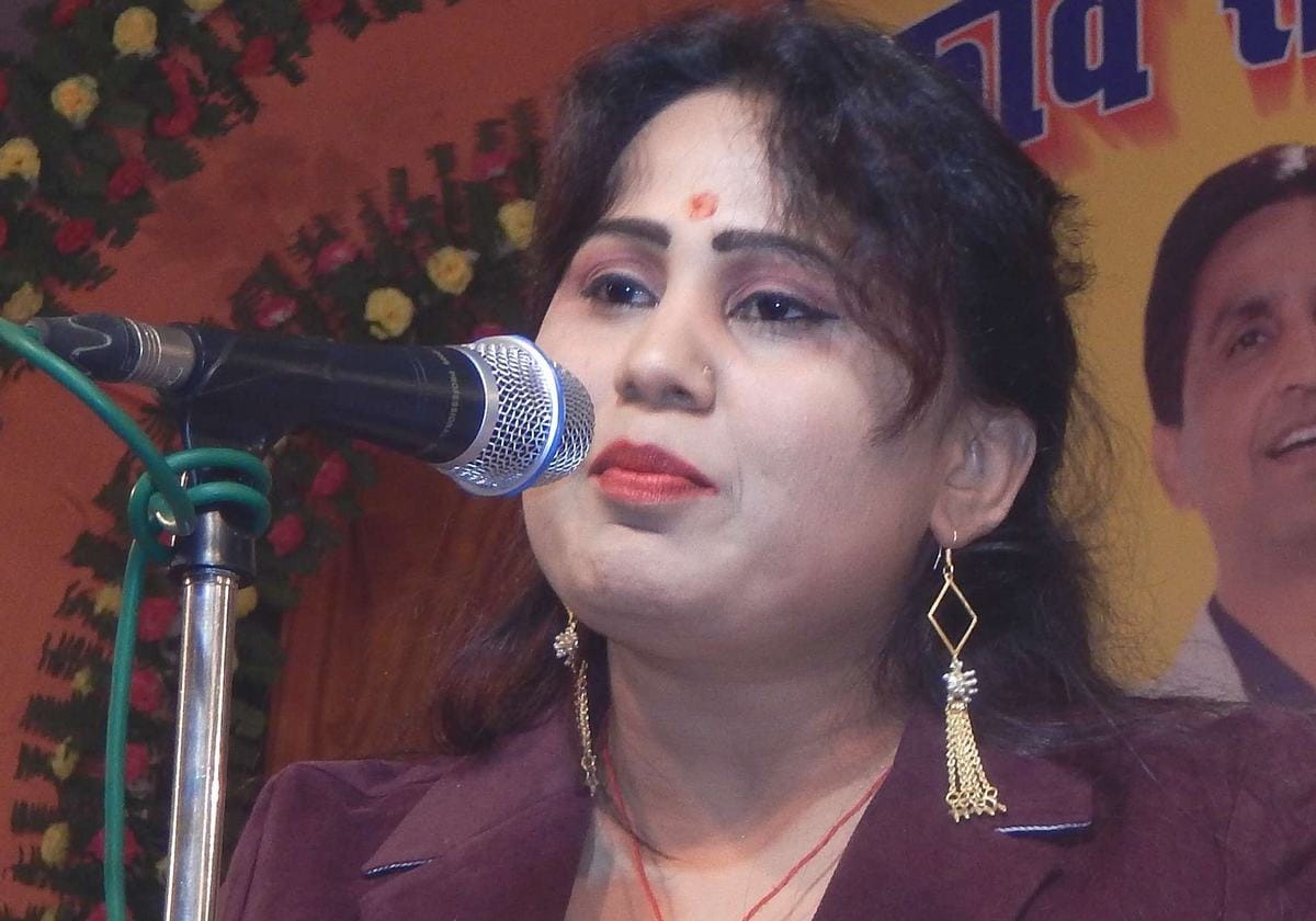 Kumar vishwas read poem in kavi sammelan in dadri fair at ballia