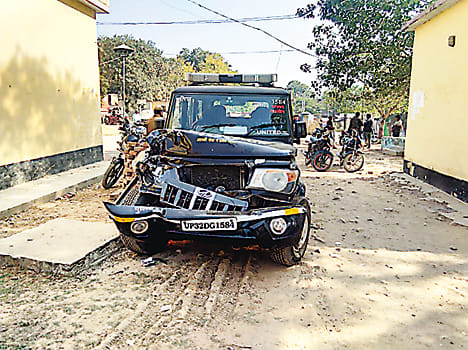 Crash of bike with truck kills the young bike driver